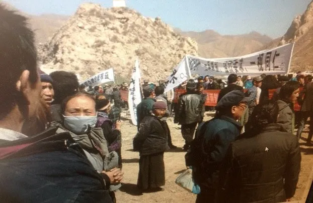 Tibetans are Beaten & Tear-gassed for Protecting Their Land